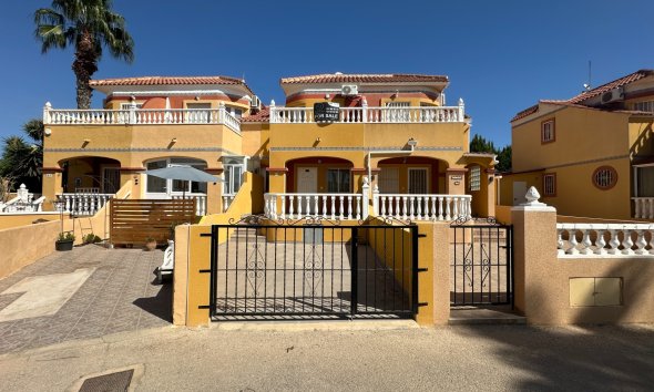 Adosado - Reventa - Orihuela Costa -
                La Regia