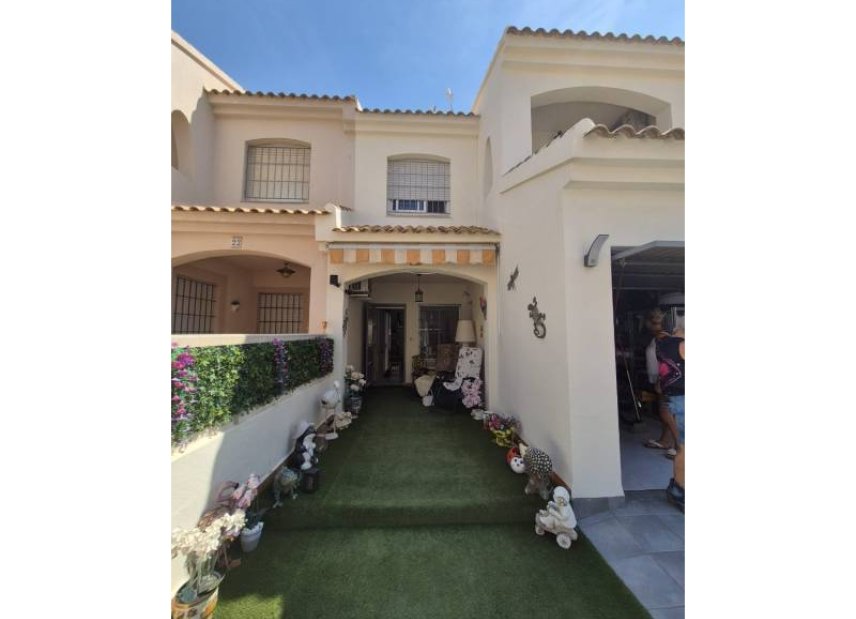 Gensalg - Rækkehus -
Los Urrutias - Center