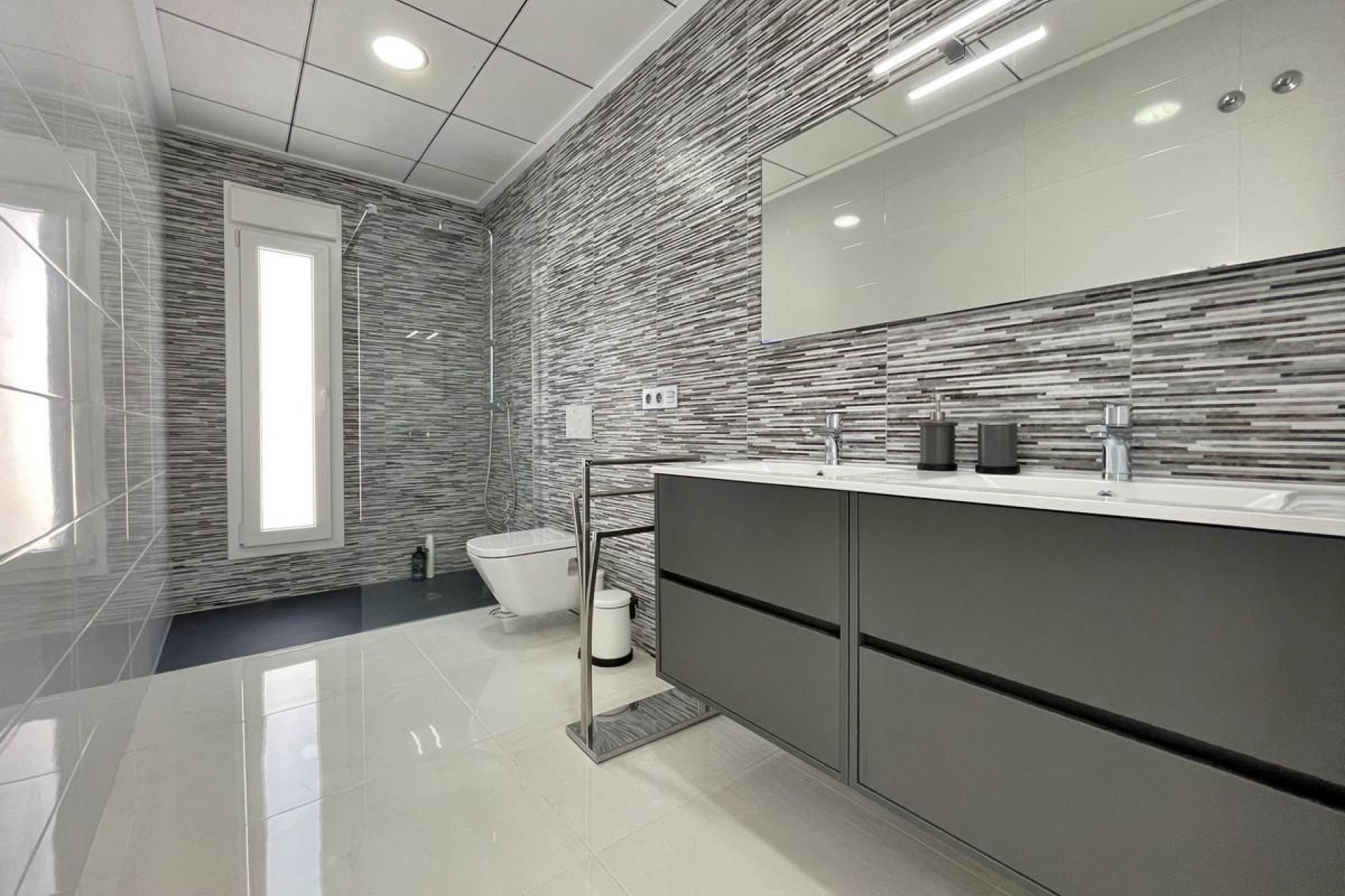 New Build - detached -
Rafal