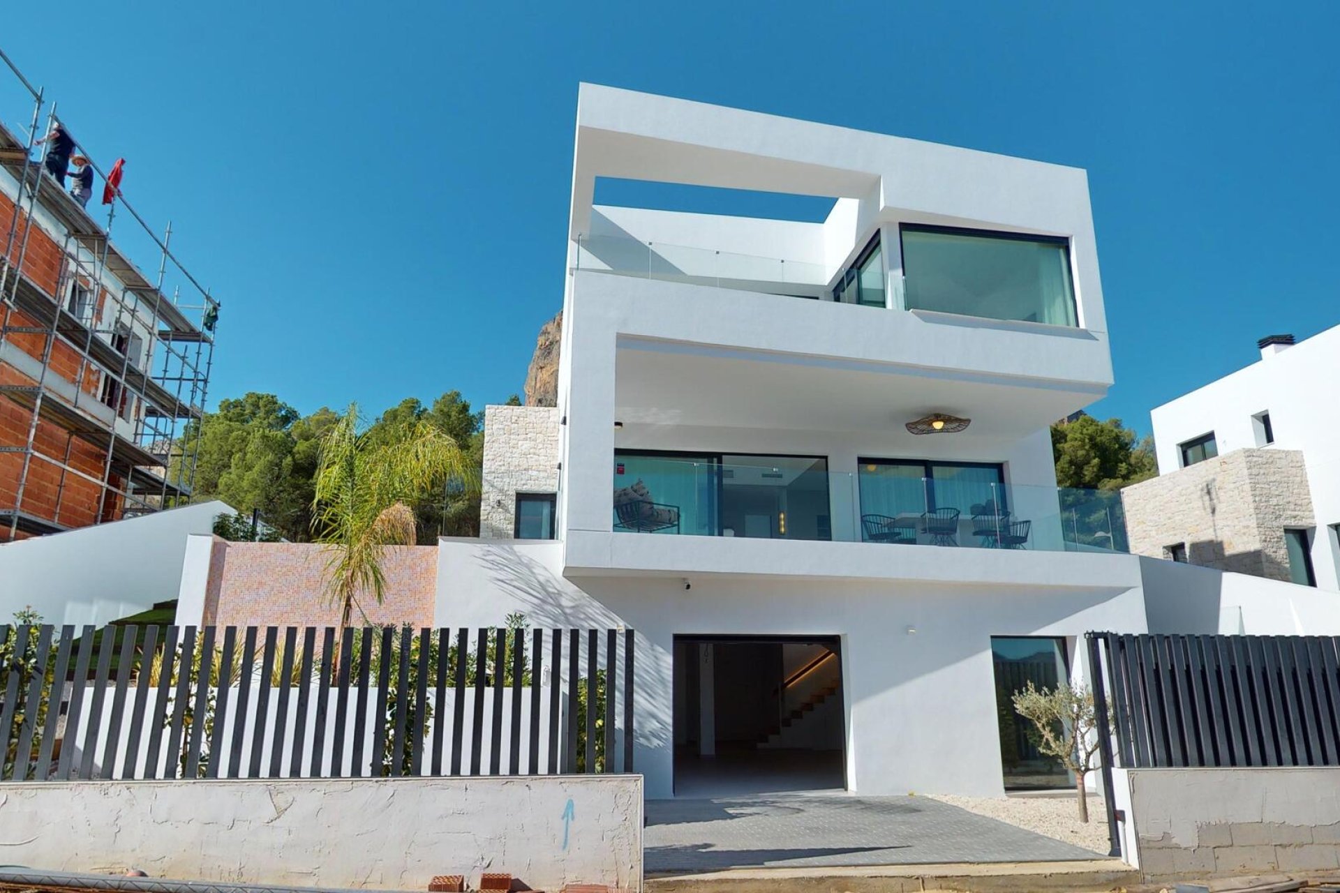 Nybyggeri - detached -
Polop