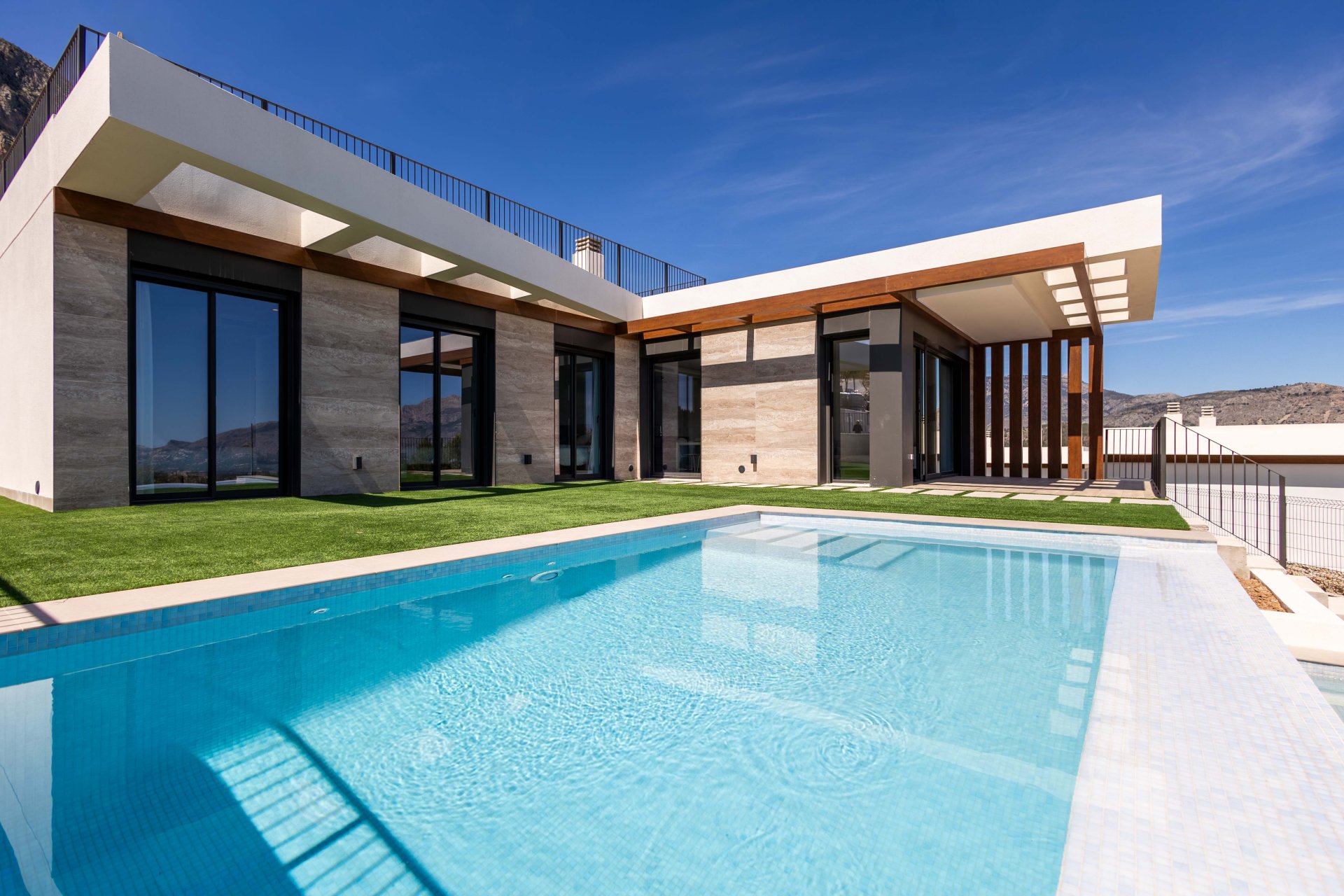 Nybyggeri - detached -
Polop