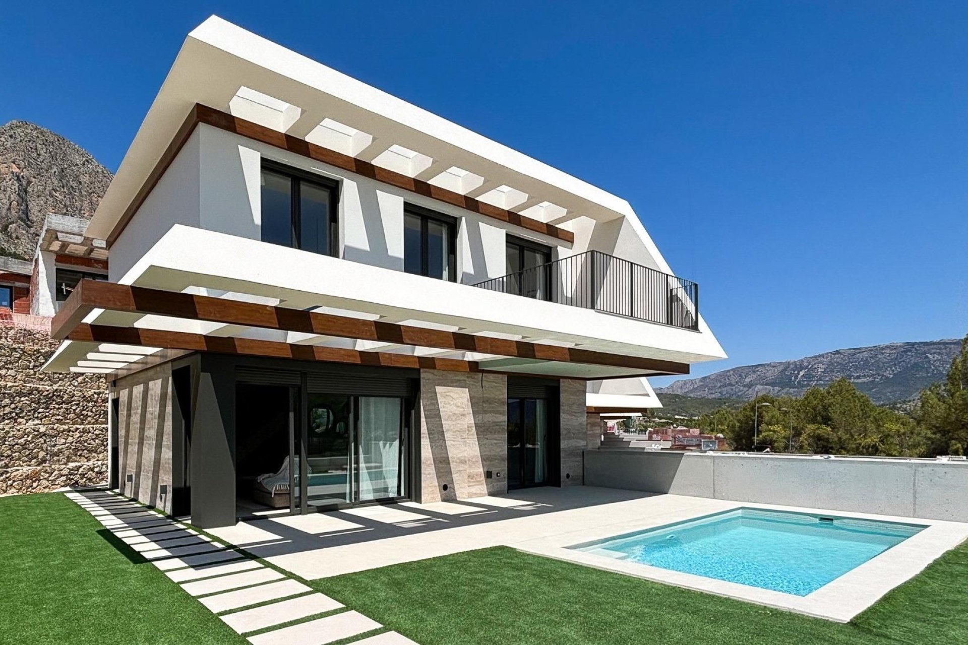 Nybyggeri - detached -
Polop