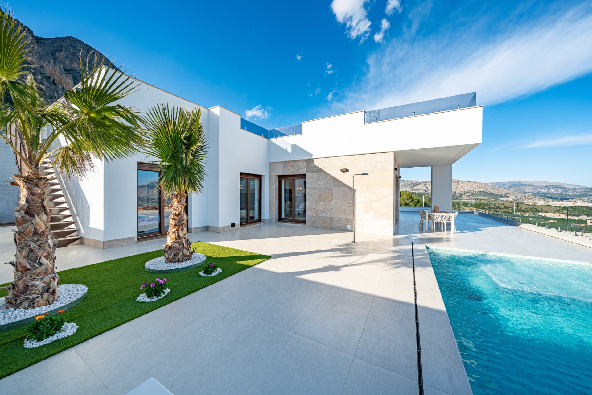 Nybyggeri - detached -
Polop