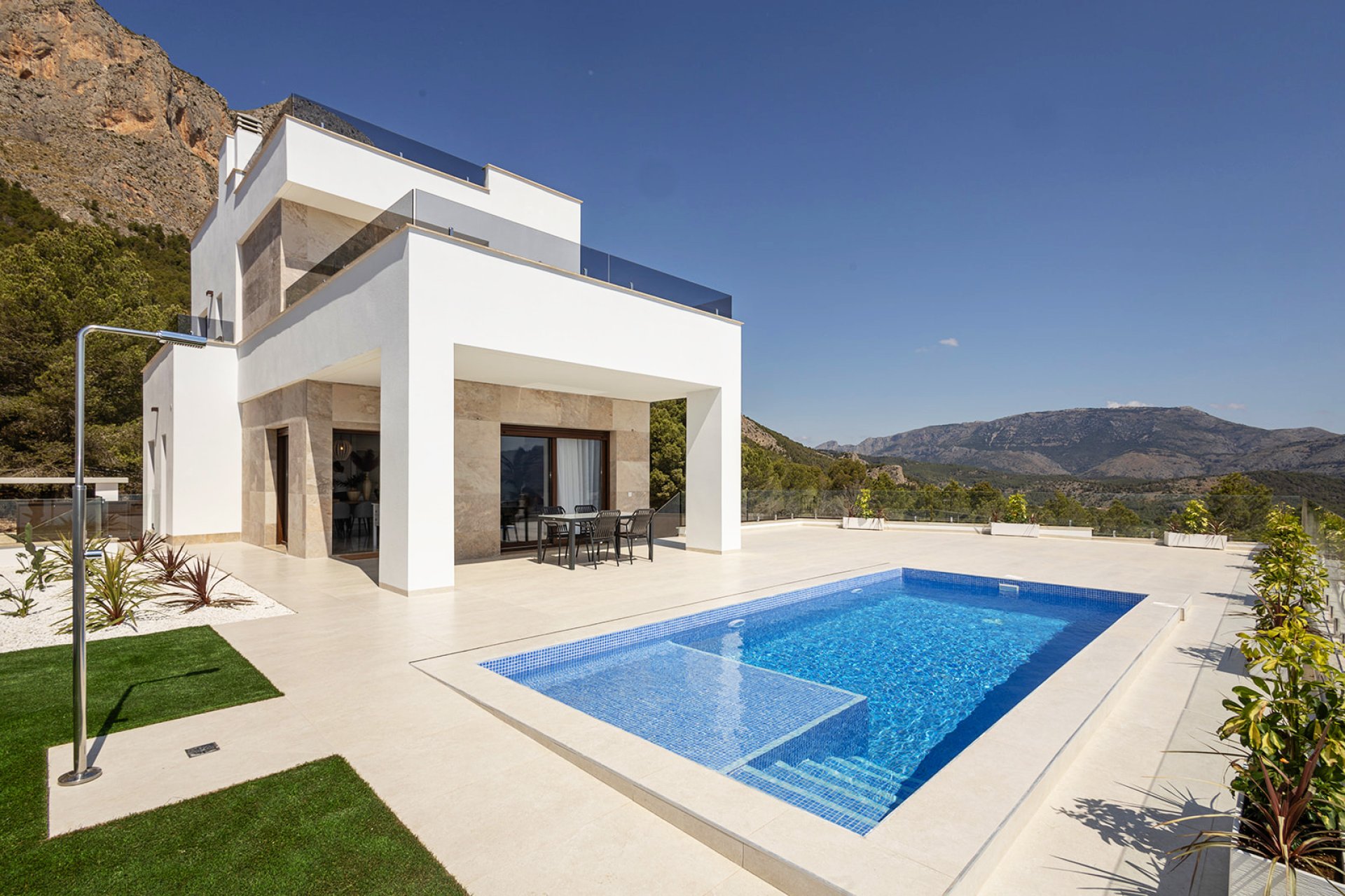 Nybyggeri - detached -
Polop