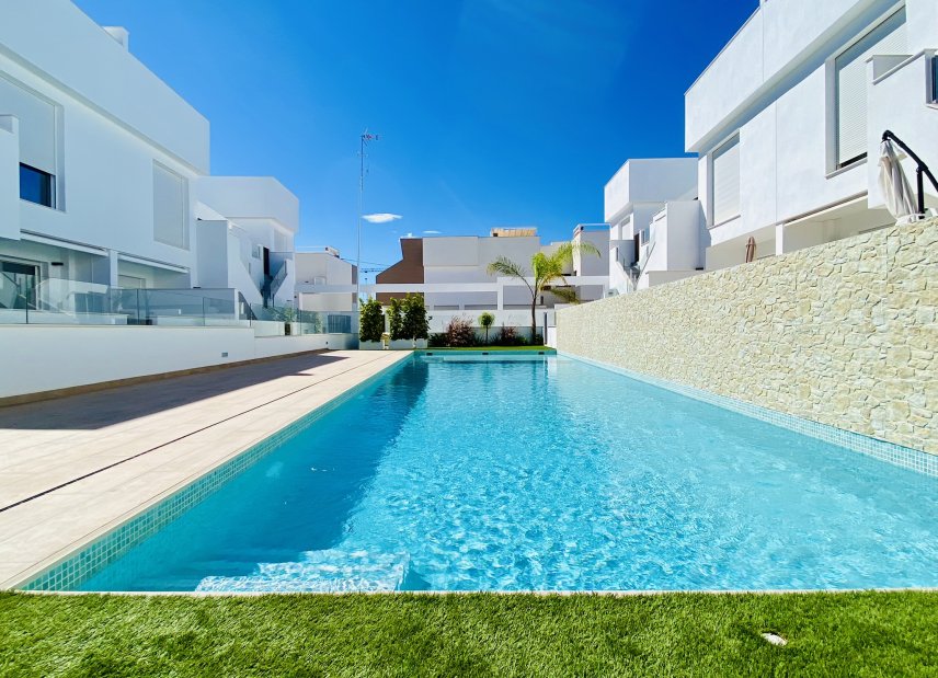 Nybyggeri - low-bungalow -
Pilar de la Horadada