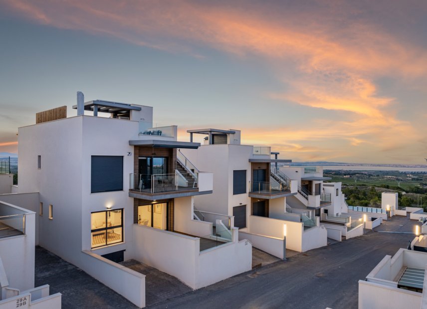 Nybyggeri - low-bungalow -
San Miguel de Salinas