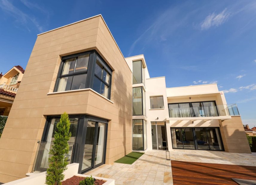 Nybyggeri - Villa -
Torrevieja