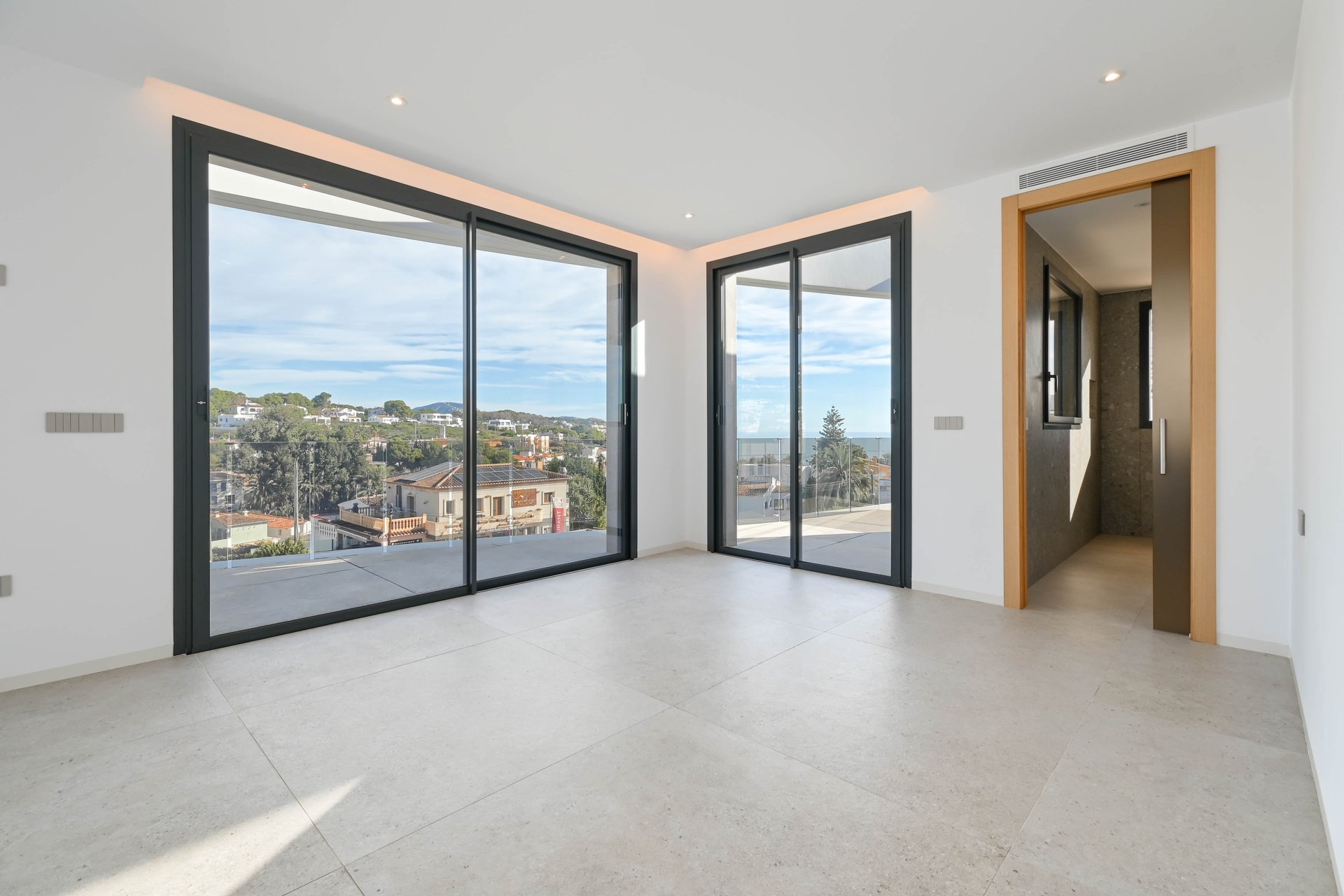 Obra nueva - Villa -
Benissa