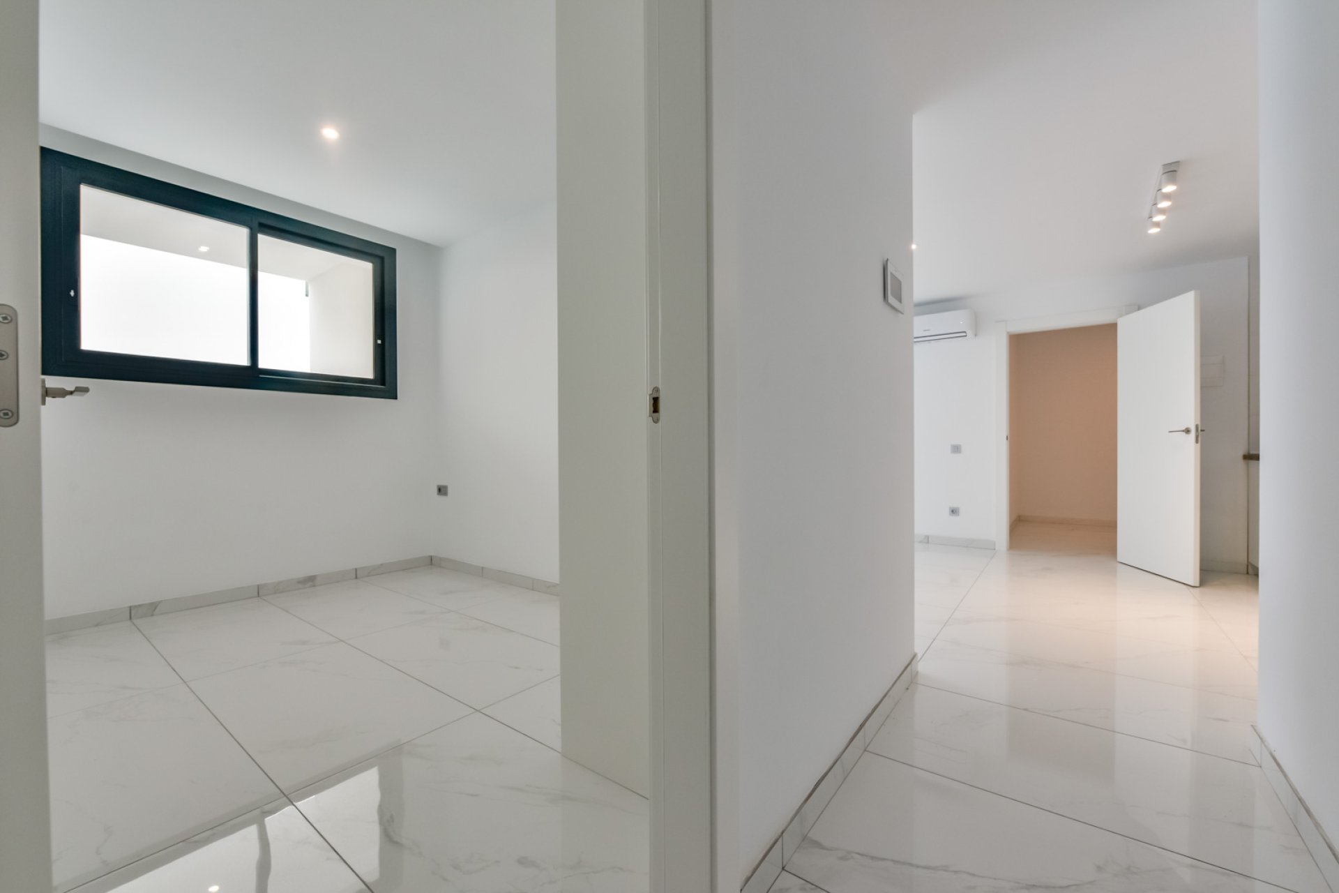 Obra nueva - Villa -
Finestrat