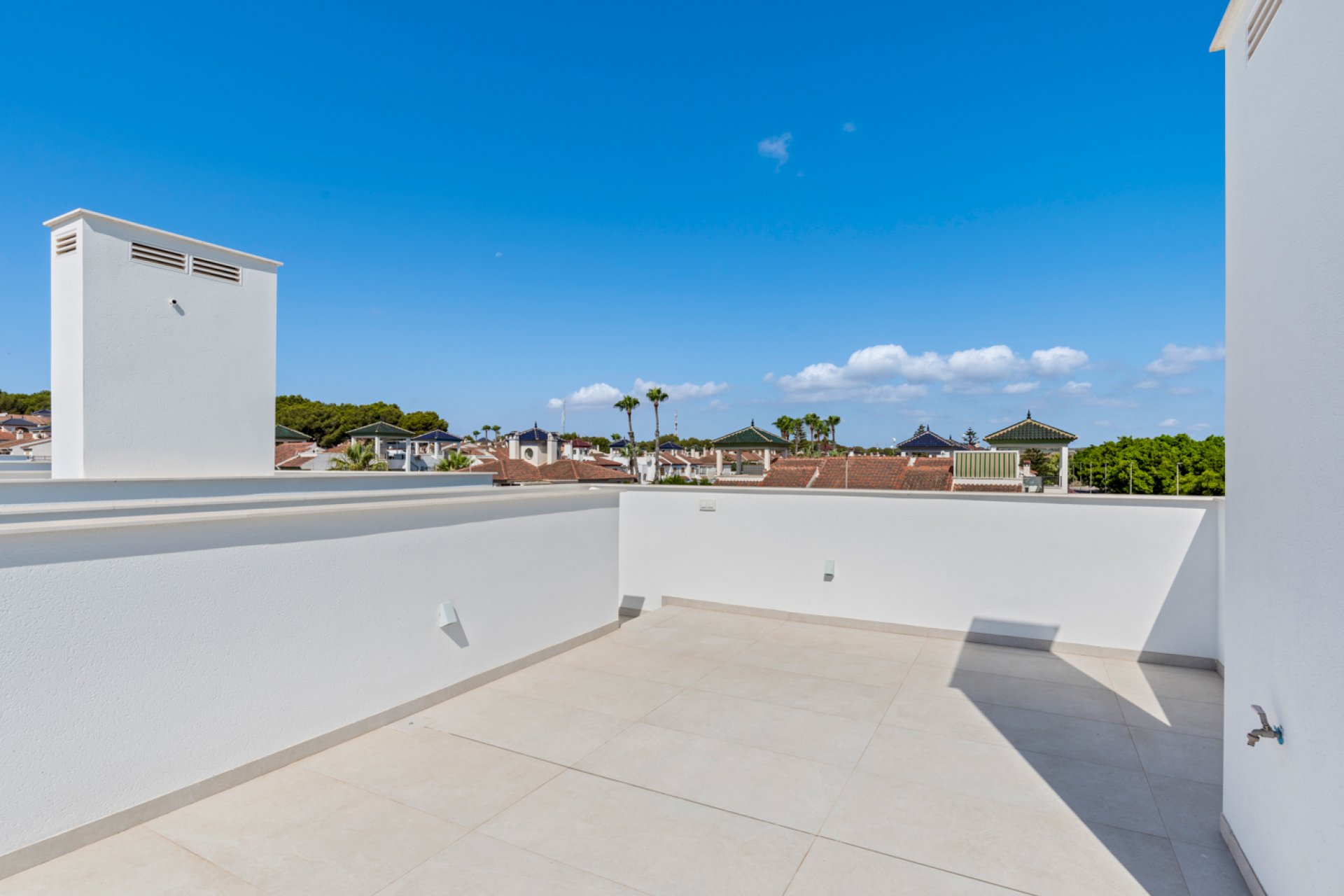 Obra nueva - Villa -
Mil Palmeras