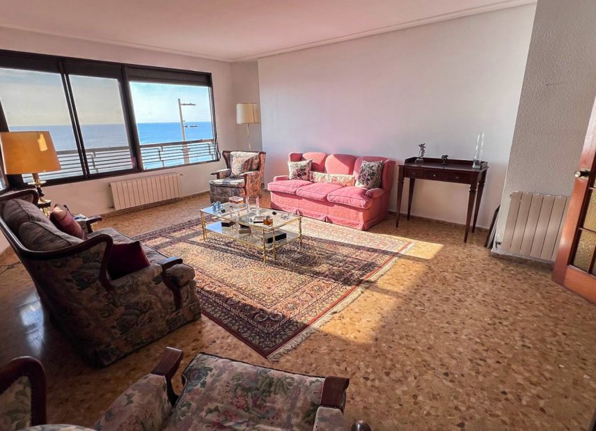 Resale - apartment -
Alicante - Center