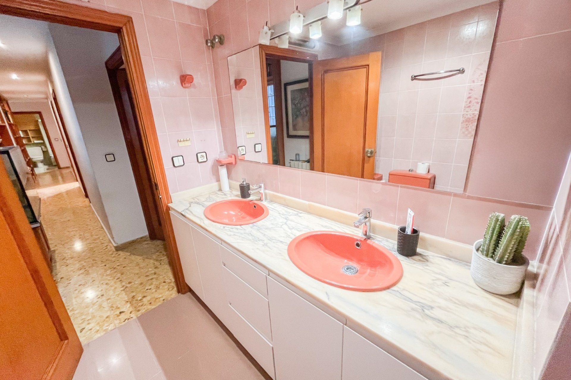 Resale - apartment -
Alicante - Center