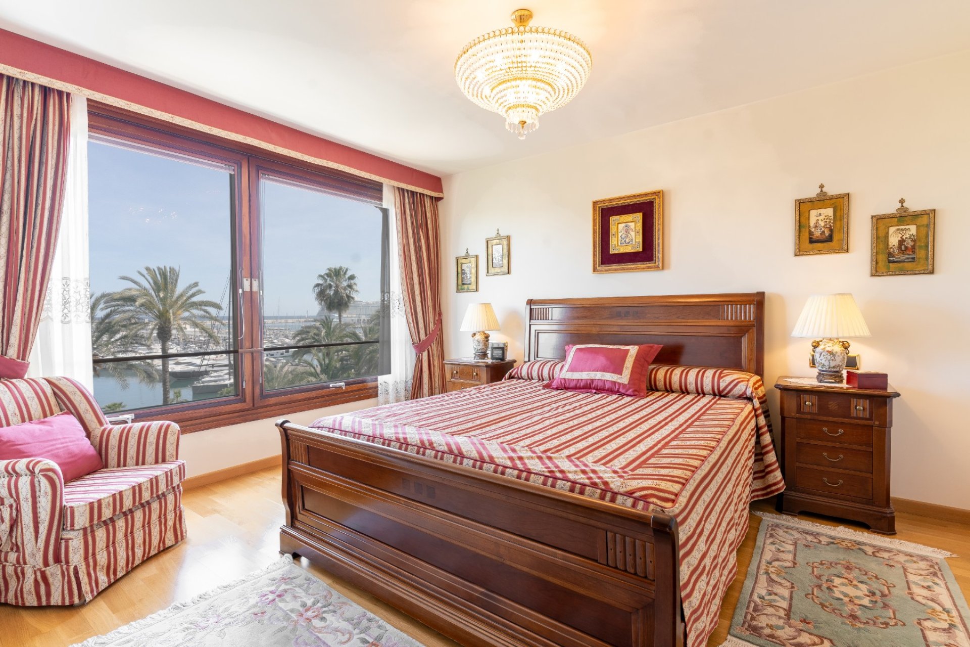 Resale - apartment -
Alicante - - Centro  -