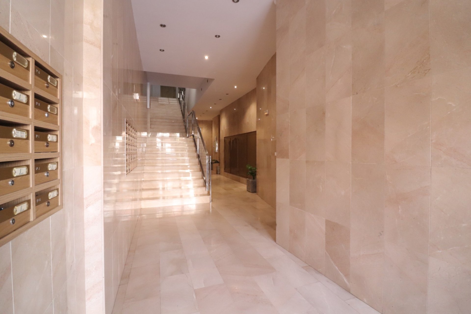 Resale - apartment -
Almoradí - Almoradi - Town