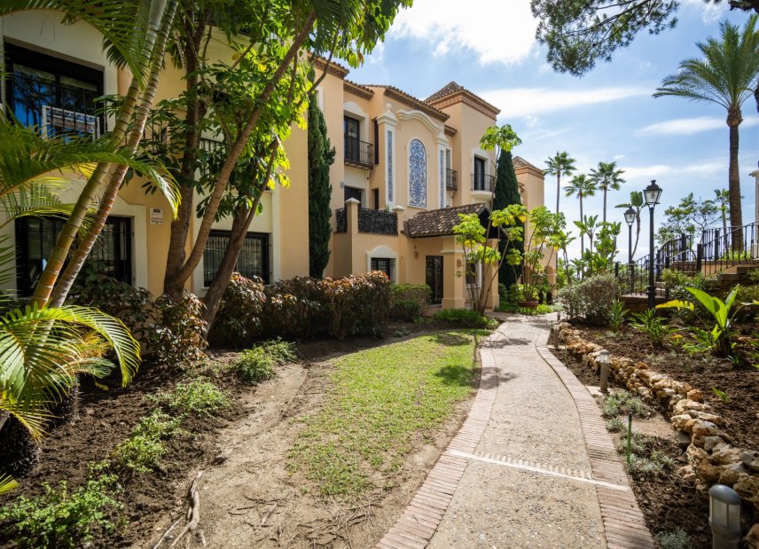 Resale - apartment -
Benahavis - La Quinta