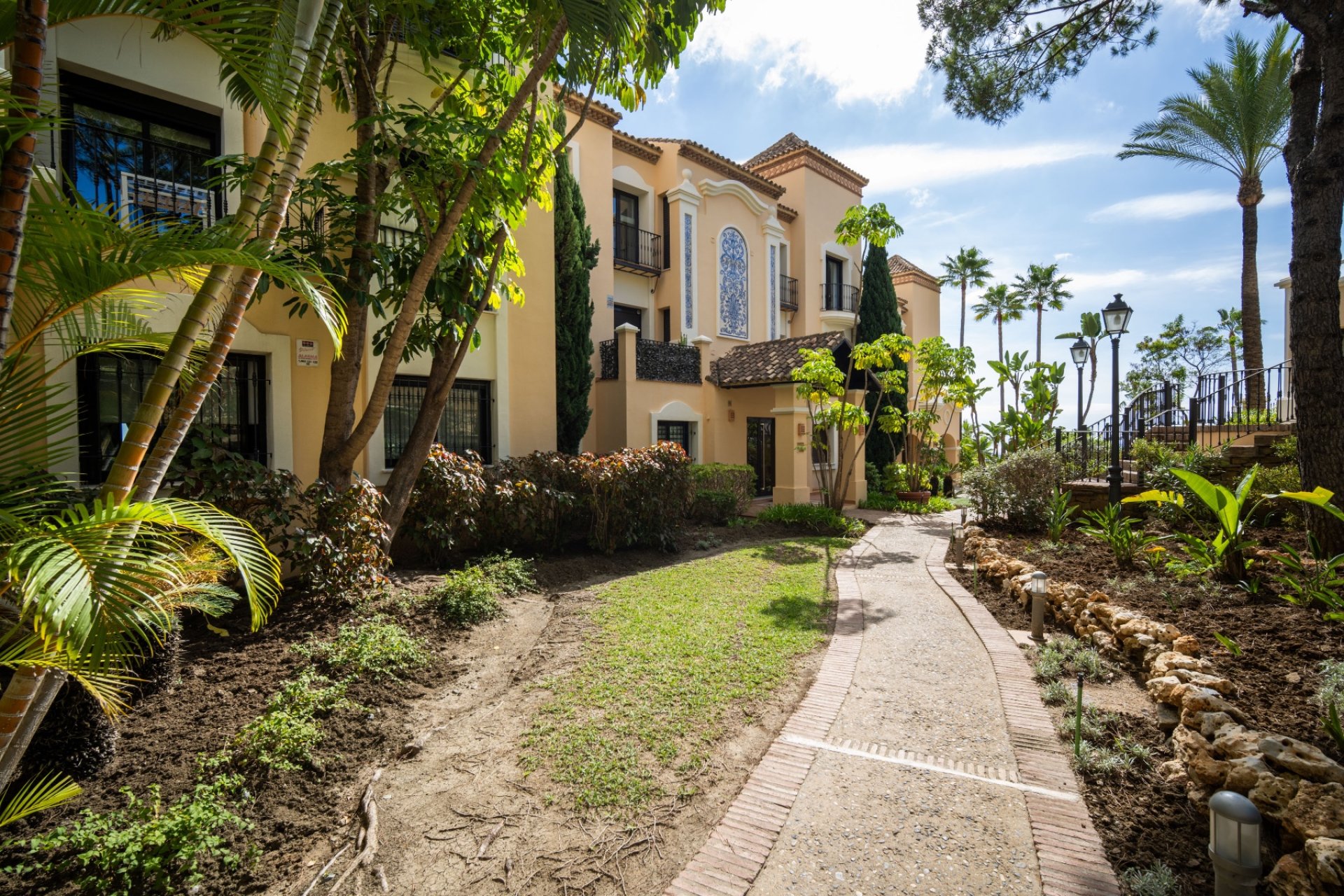 Resale - apartment -
Benahavis - La Quinta