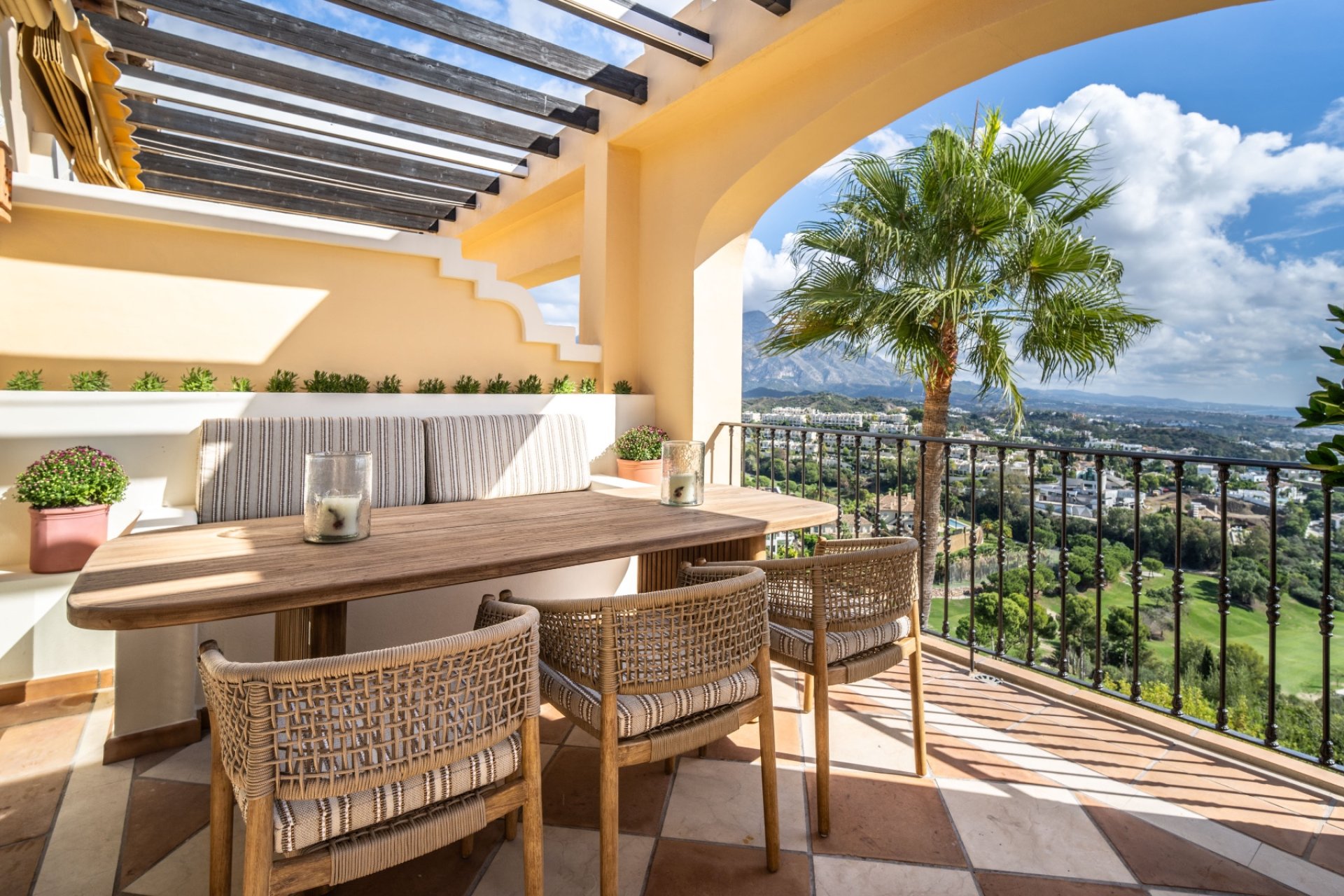 Resale - apartment -
Benahavis - La Quinta