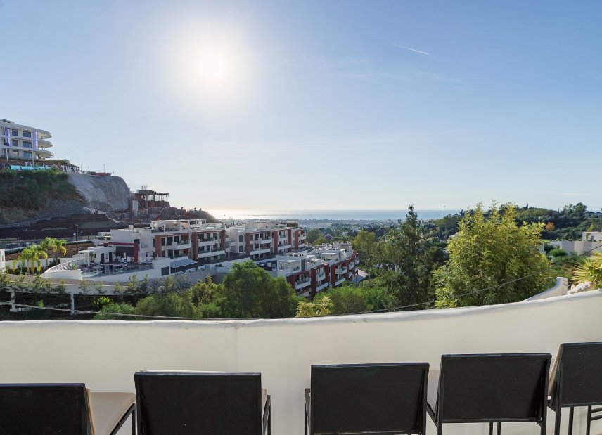 Resale - apartment -
Benahavis - La Quinta