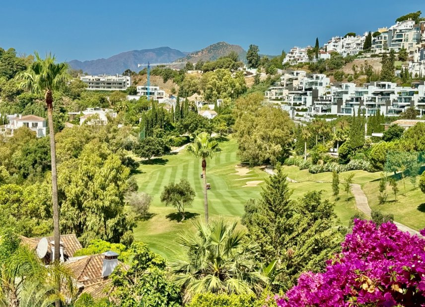 Resale - apartment -
Benahavis - La Quinta