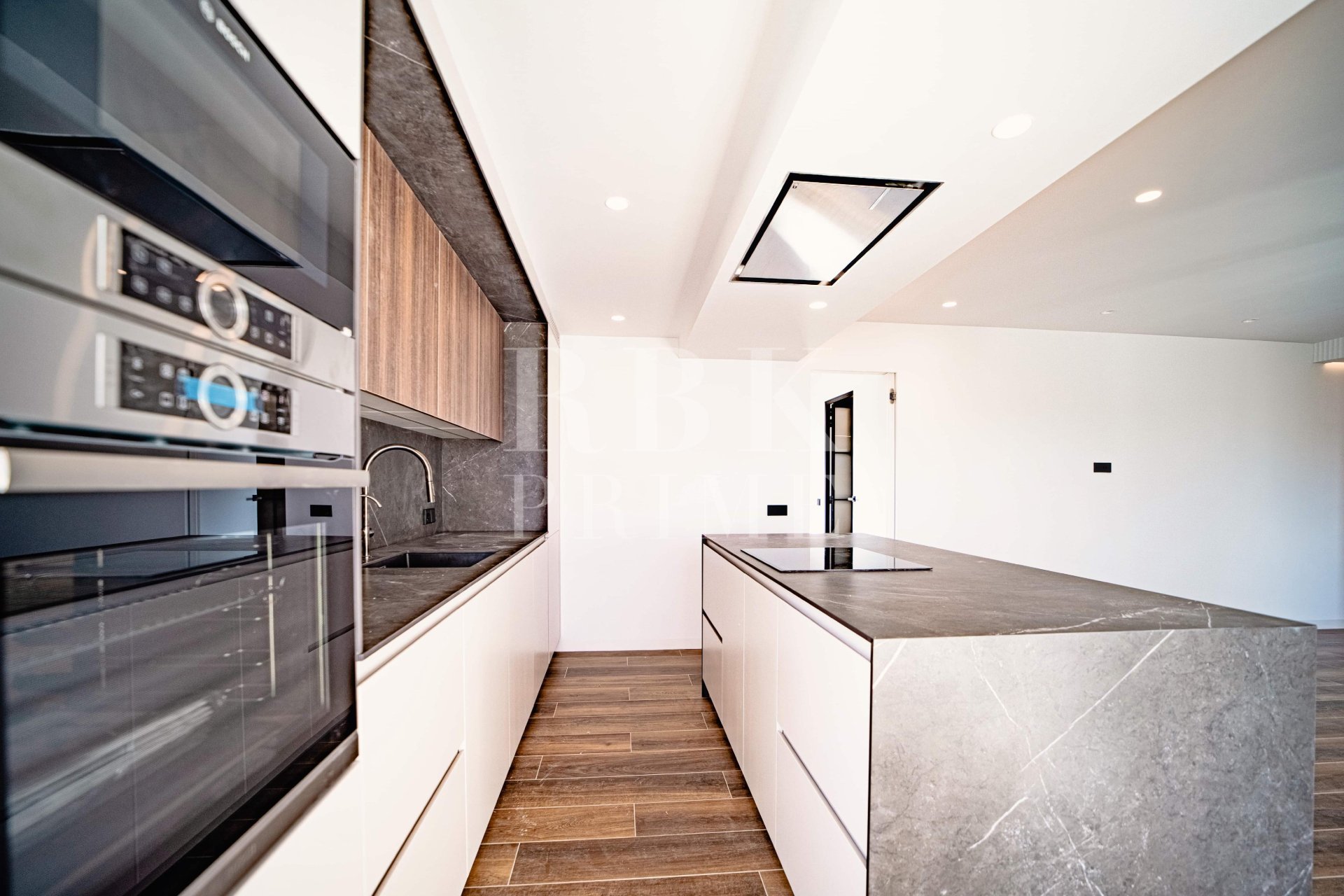 Resale - apartment -
Calvià - Puerto Portals