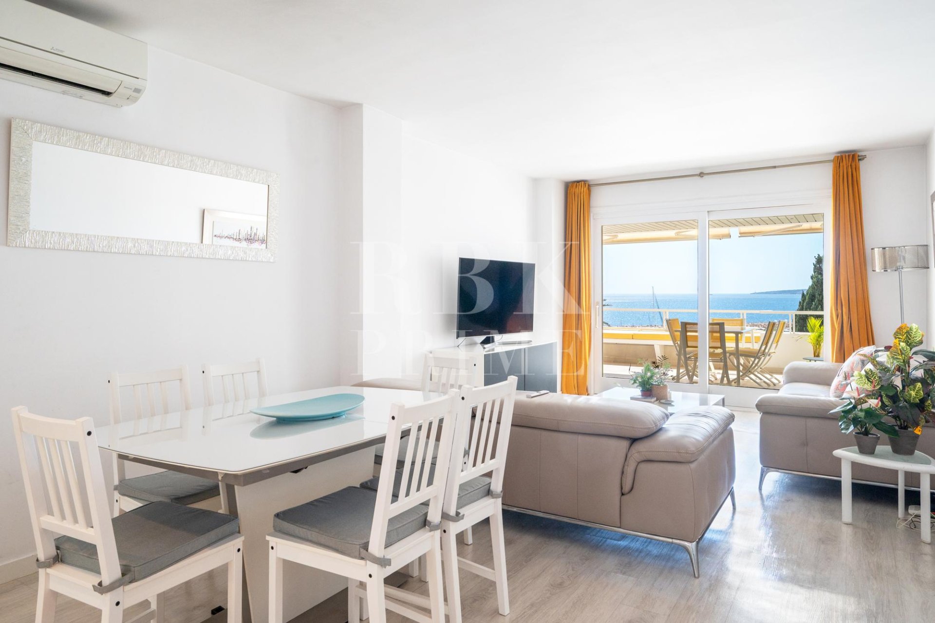 Resale - apartment -
Calvià