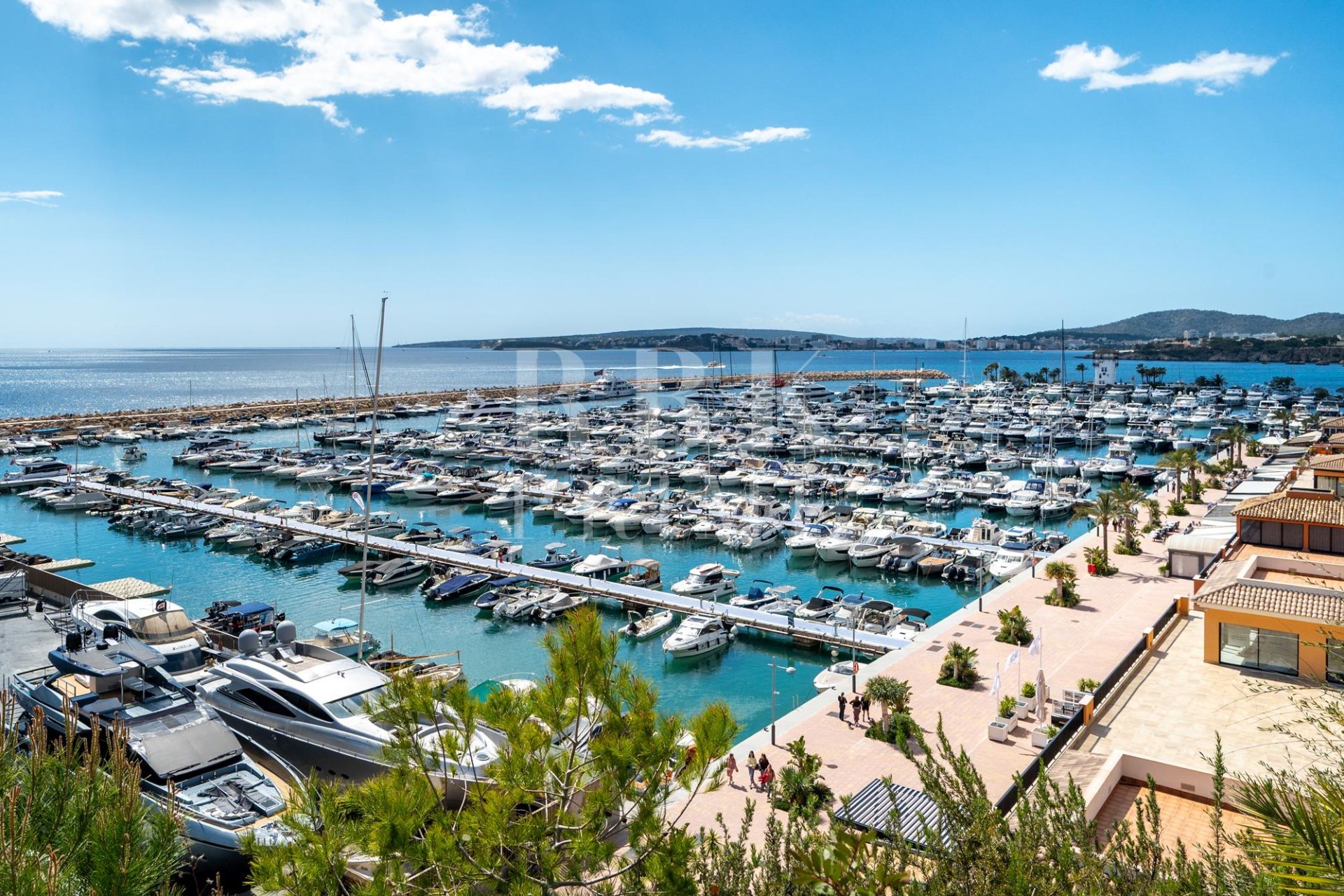 Resale - apartment -
Calvià