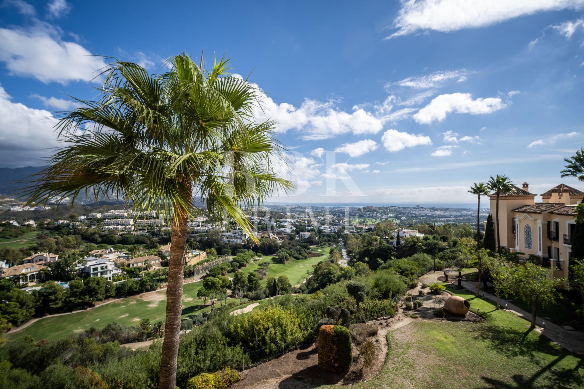 Resale - apartment -
Malaga - Benahavís