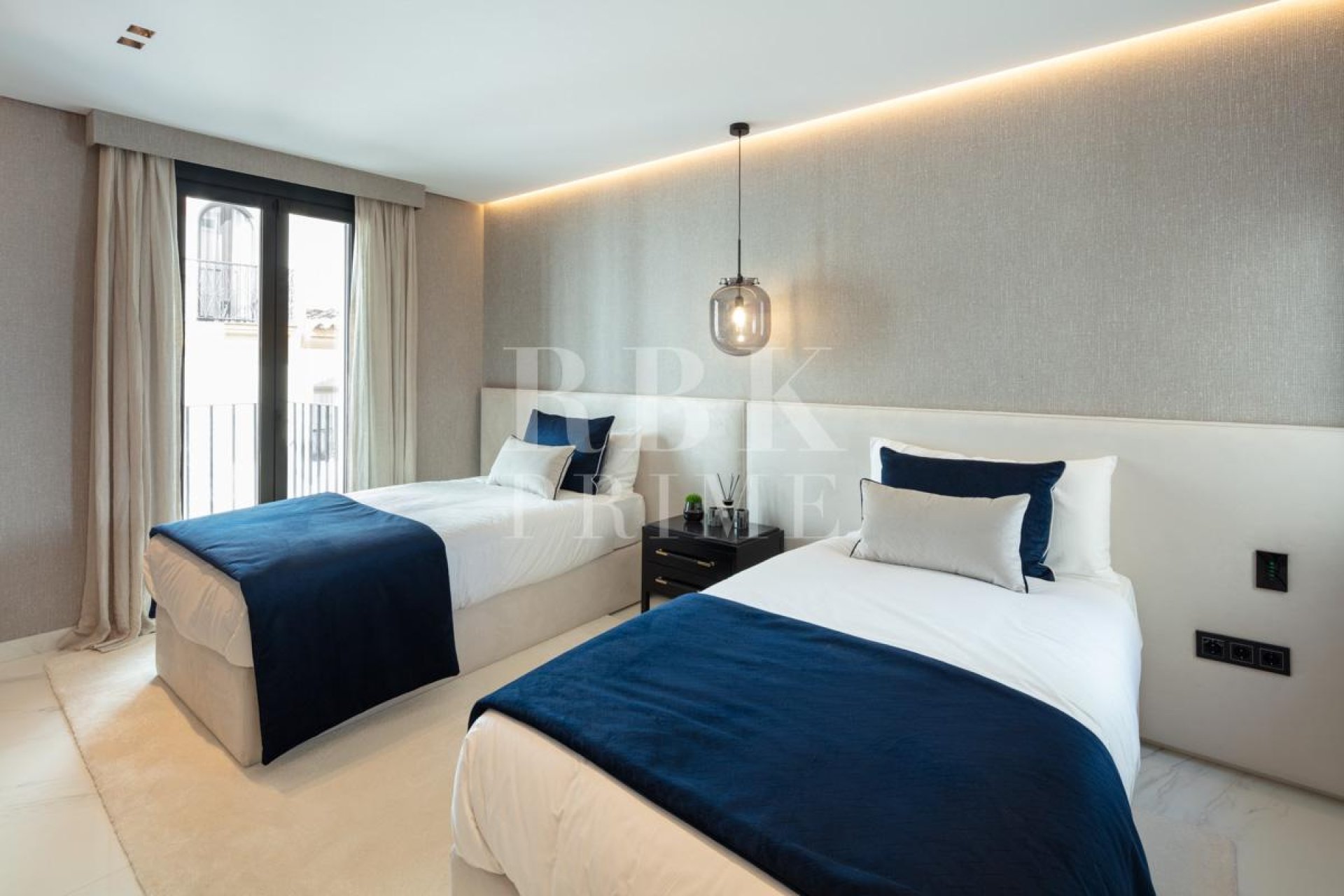 Resale - apartment -
Malaga - Nueva Andalucía