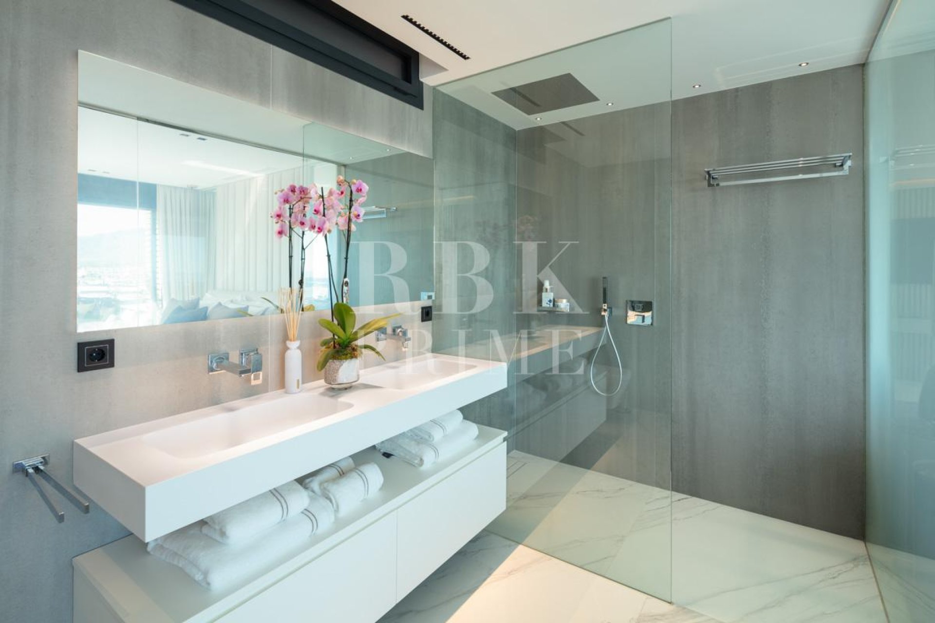 Resale - apartment -
Malaga - Nueva Andalucía
