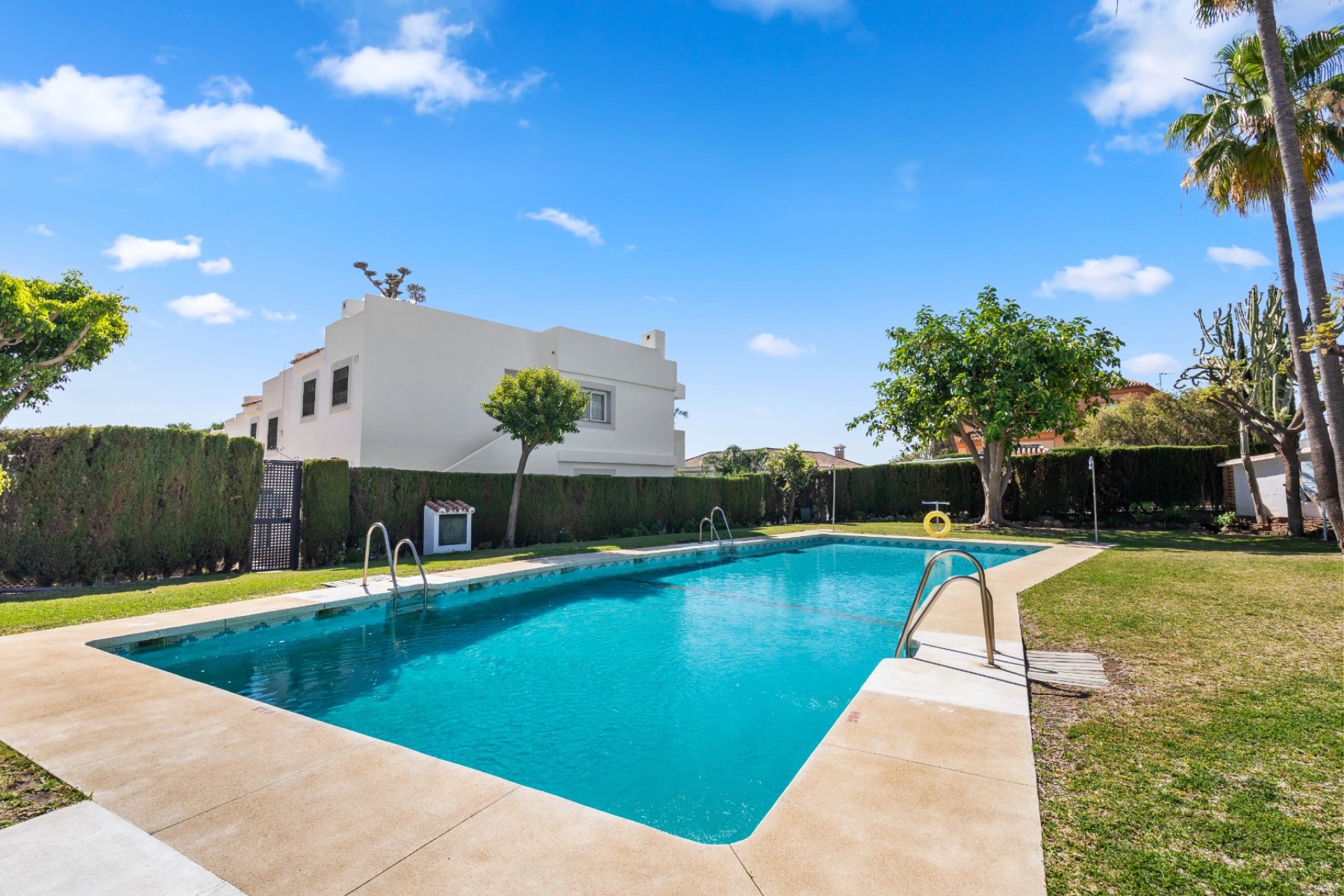 Resale - apartment -
Marbella - Nueva Andalucía