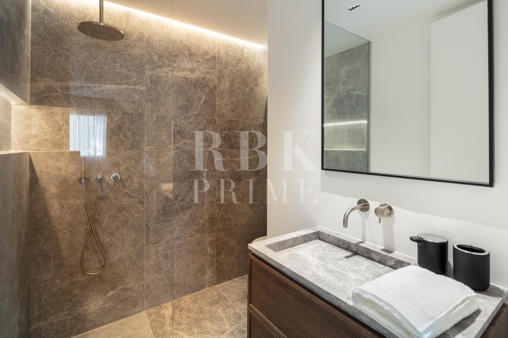 Resale - apartment -
Marbella
