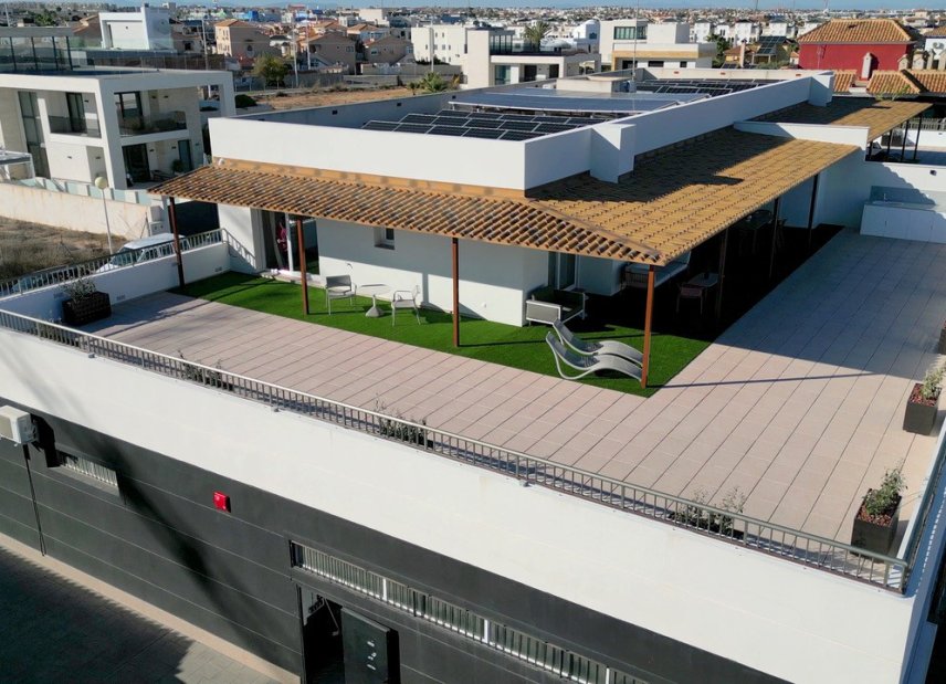 Resale - apartment -
Orihuela Costa - La Zenia
