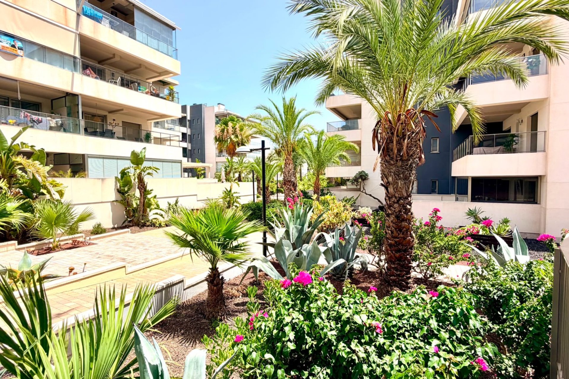 Resale - apartment -
Orihuela Costa - La Zenia