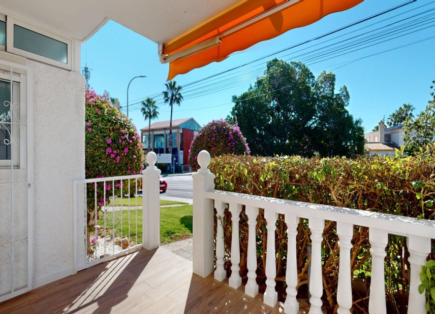 Resale - apartment -
Orihuela Costa - Villamartín