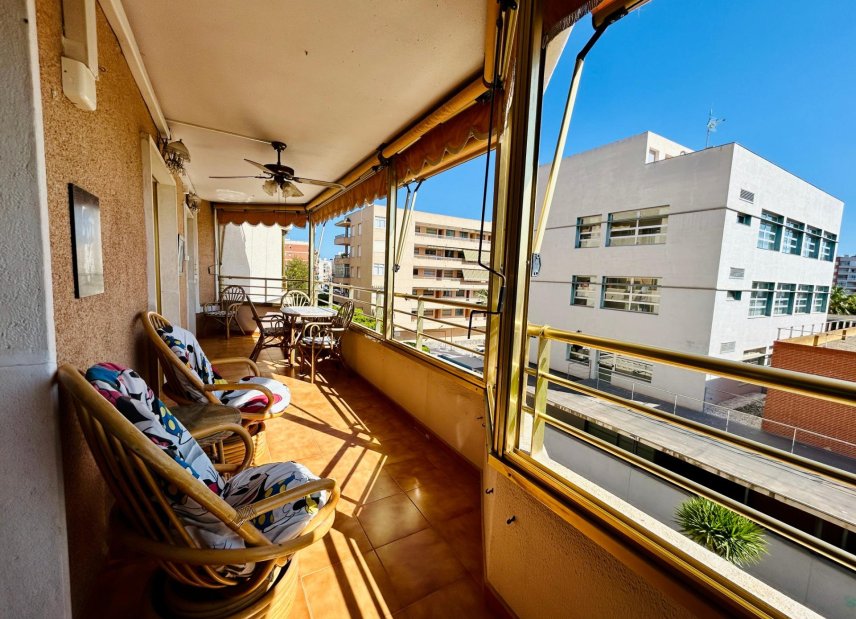 Resale - apartment -
Santa Pola - Puerto