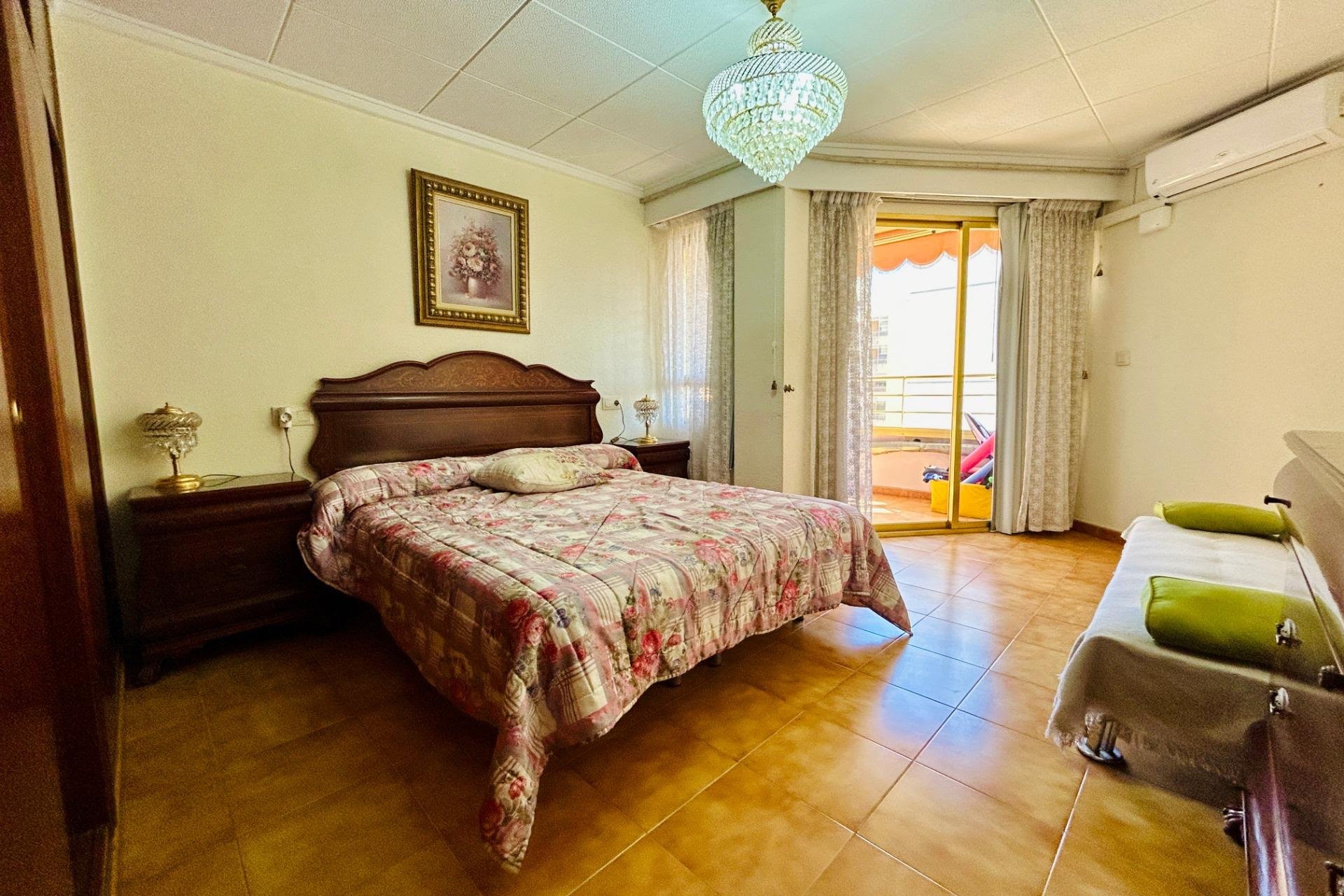 Resale - apartment -
Santa Pola - Puerto