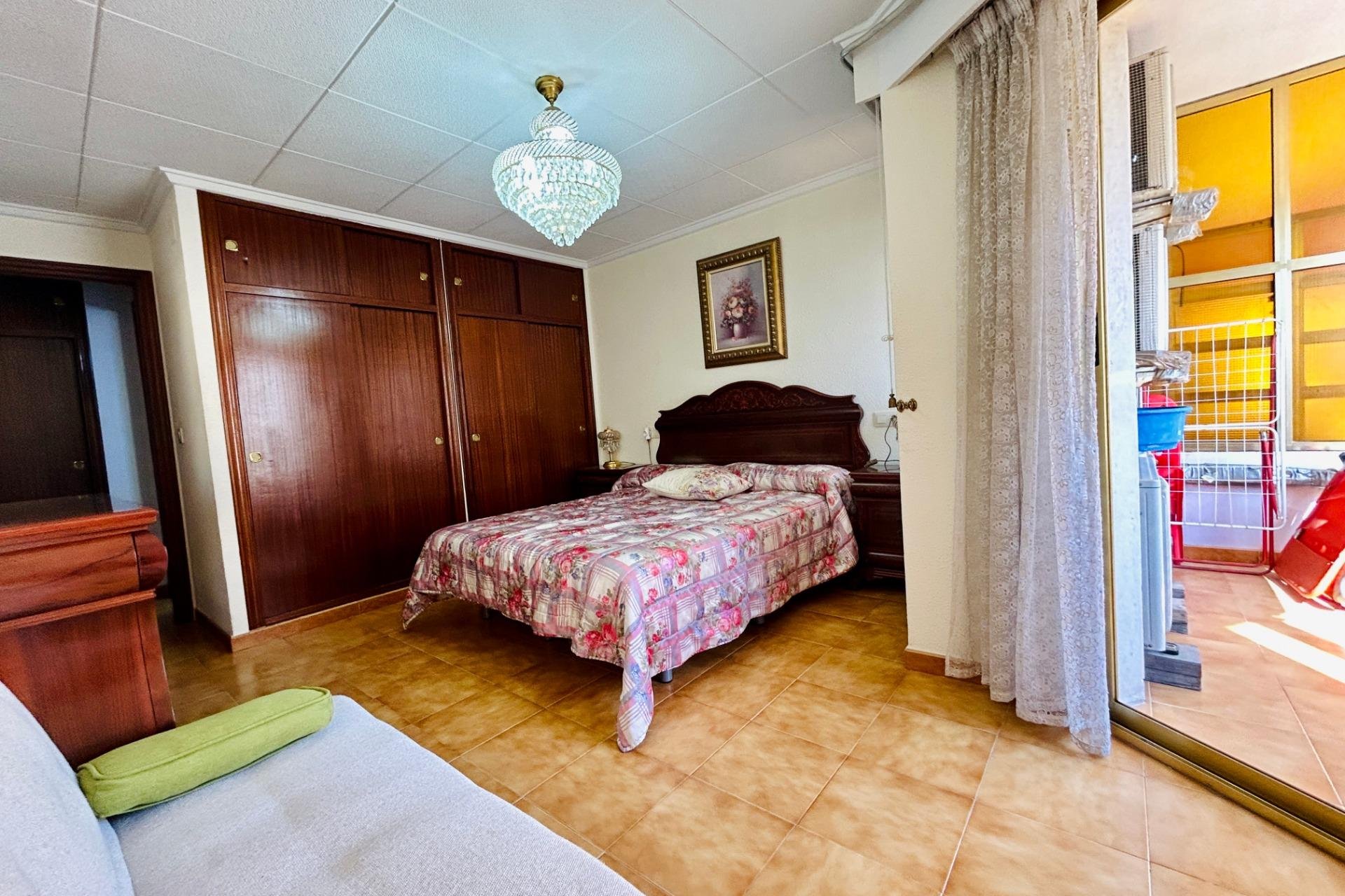 Resale - apartment -
Santa Pola - Puerto