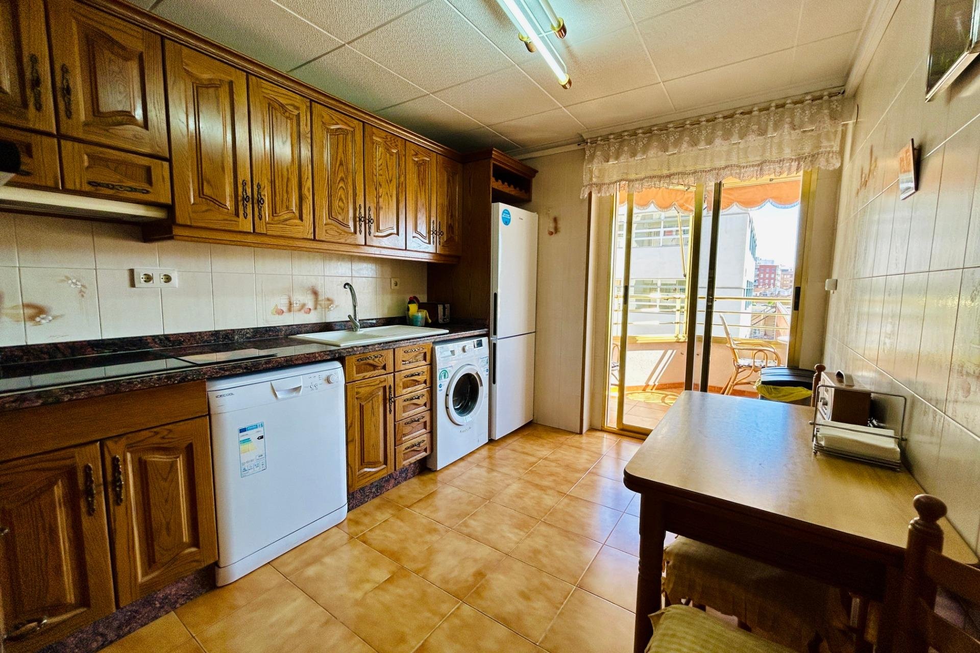 Resale - apartment -
Santa Pola - Puerto