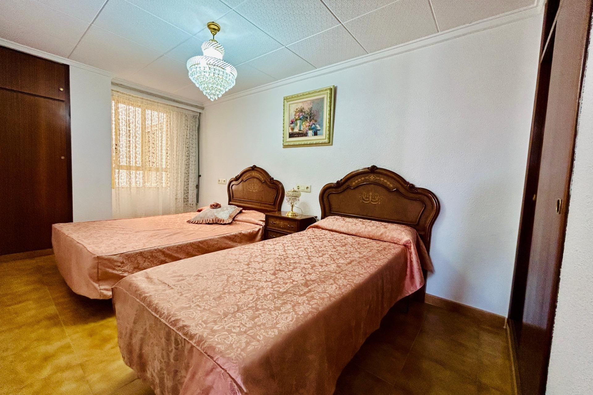 Resale - apartment -
Santa Pola - Puerto