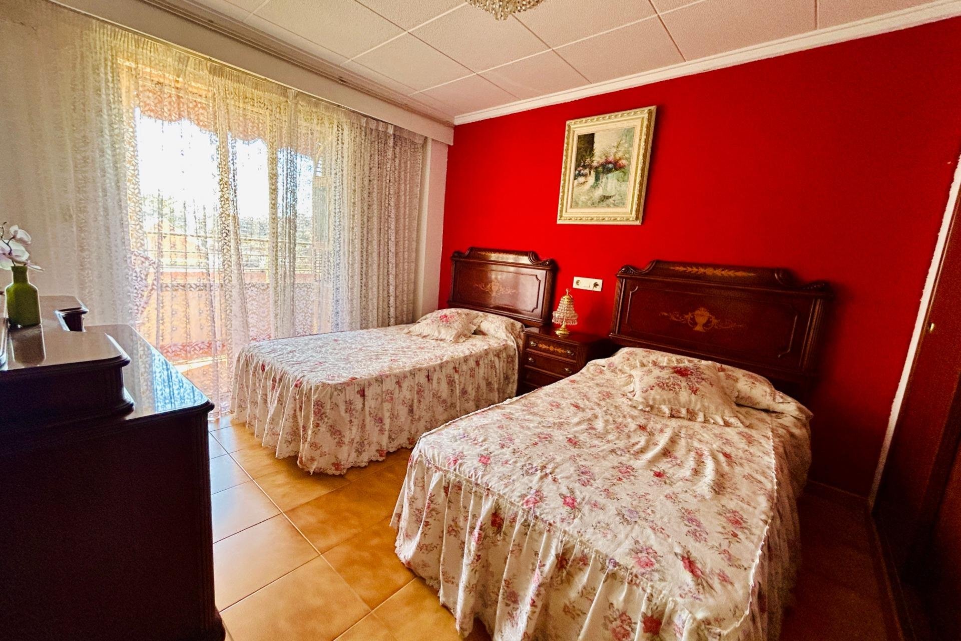 Resale - apartment -
Santa Pola - Puerto