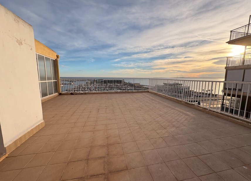 Resale - apartment -
Santa Pola - Puerto