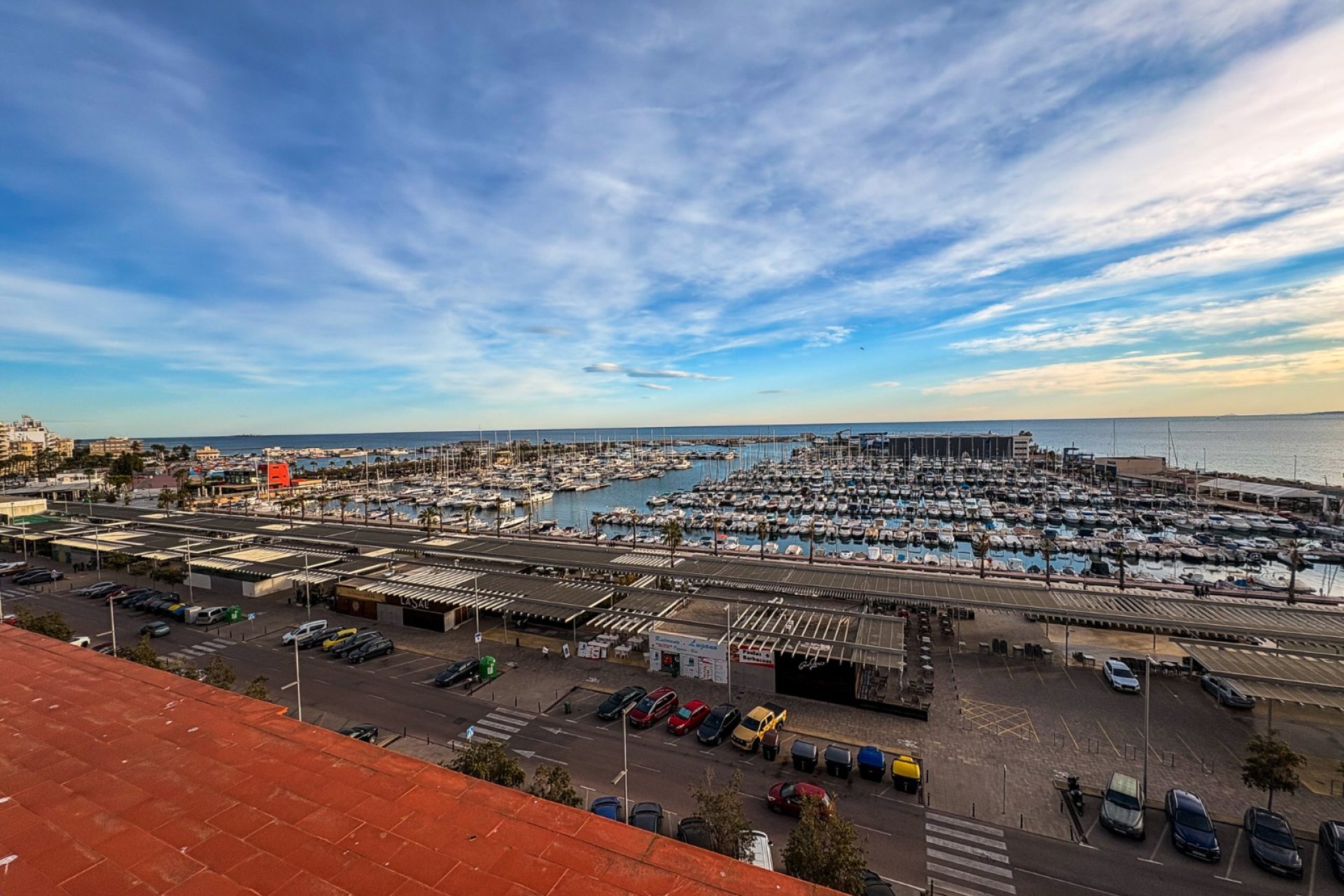Resale - apartment -
Santa Pola - Puerto
