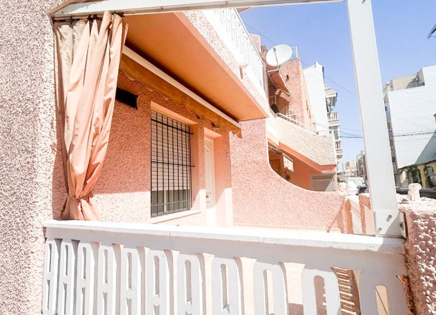 Resale - apartment -
Torrevieja - Center