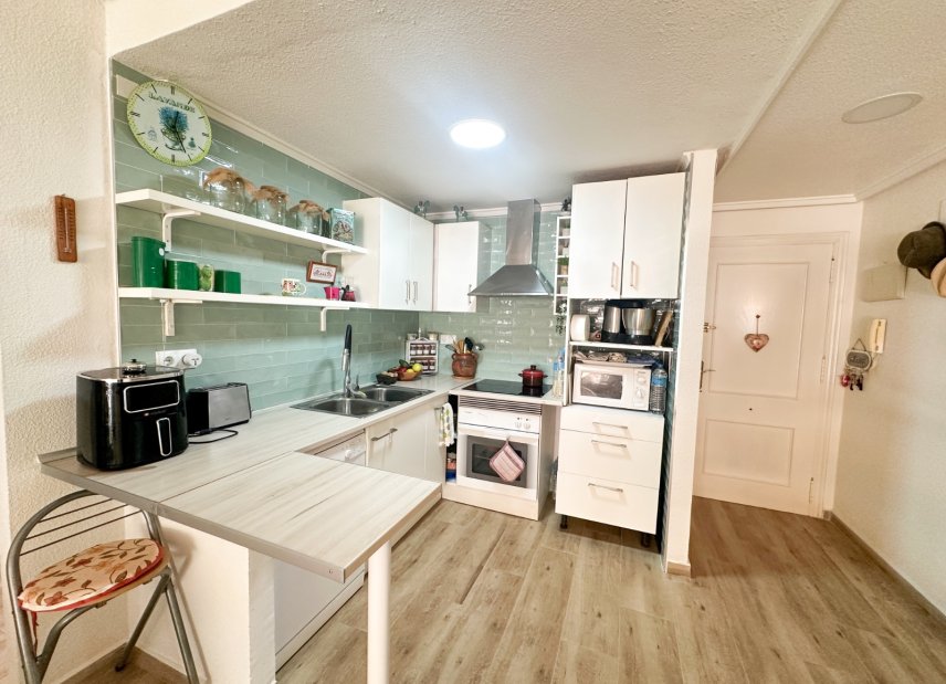 Resale - apartment -
Torrevieja - Center