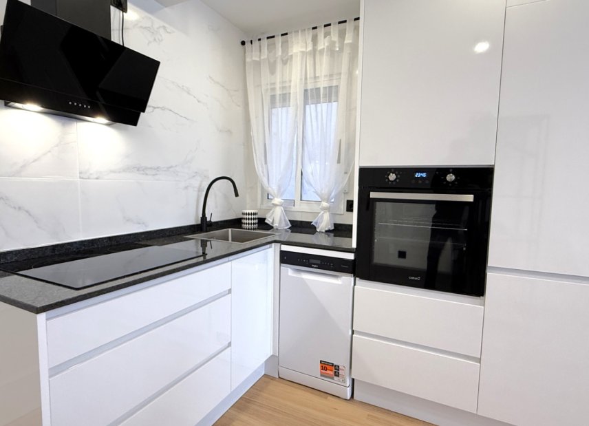 Resale - apartment -
Torrevieja - Costa Blanca