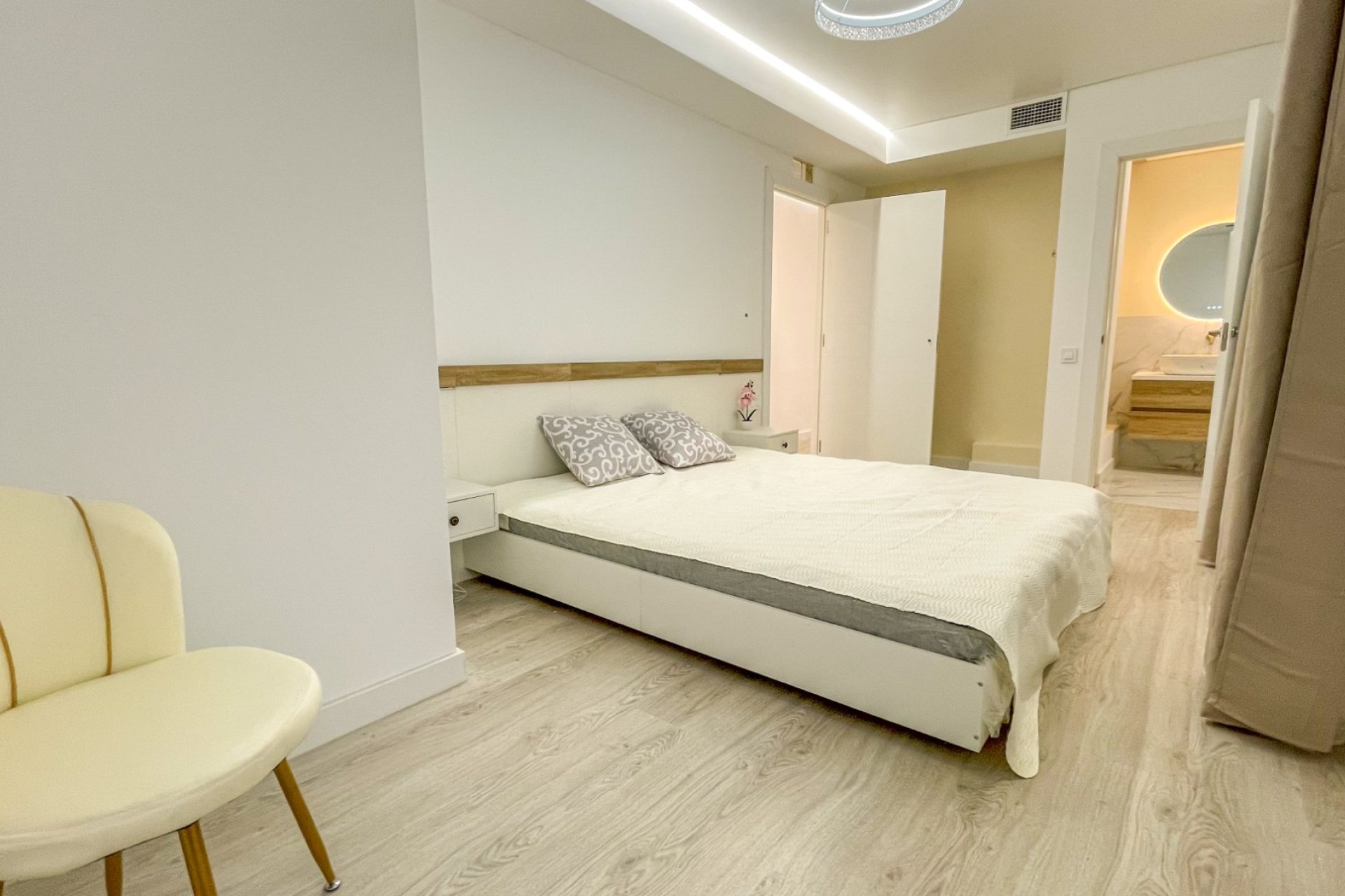 Resale - apartment -
Torrevieja - Playa Los Naufragos