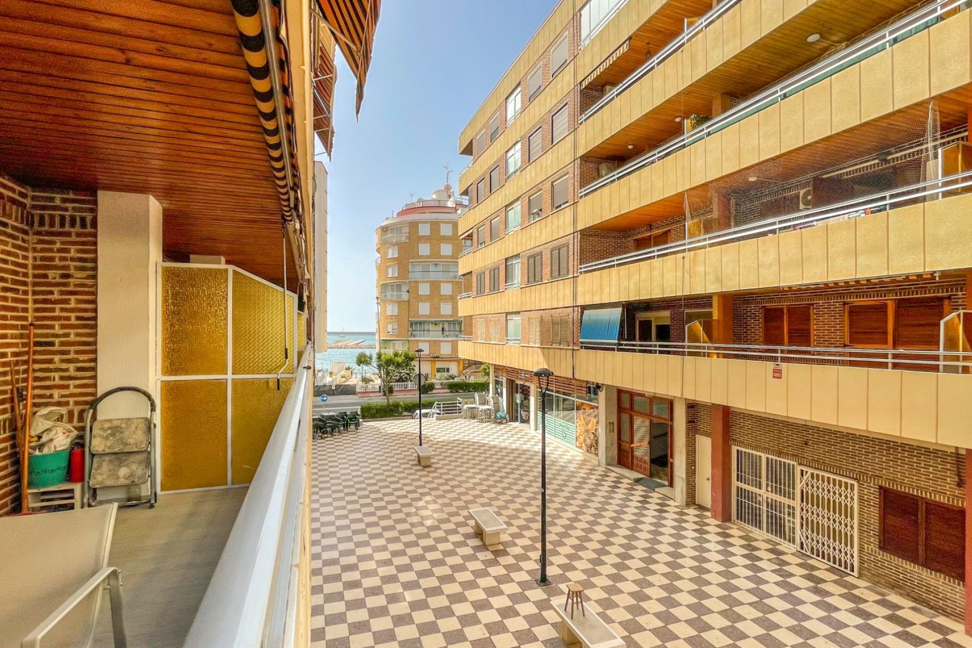 Resale - apartment -
Torrevieja - Playa Los Naufragos