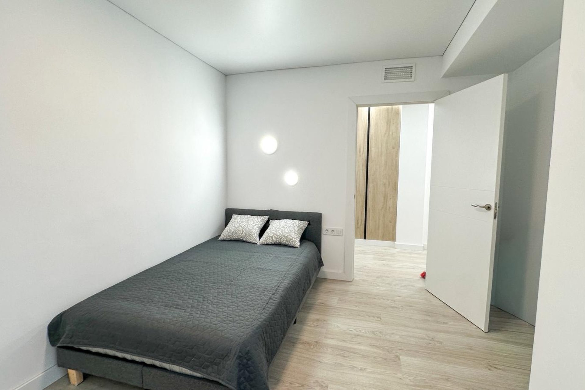 Resale - apartment -
Torrevieja - Playa Los Naufragos