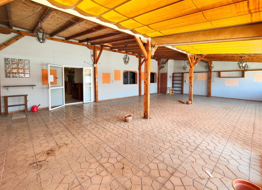 Resale - Commercial -
Torrevieja - La Siesta