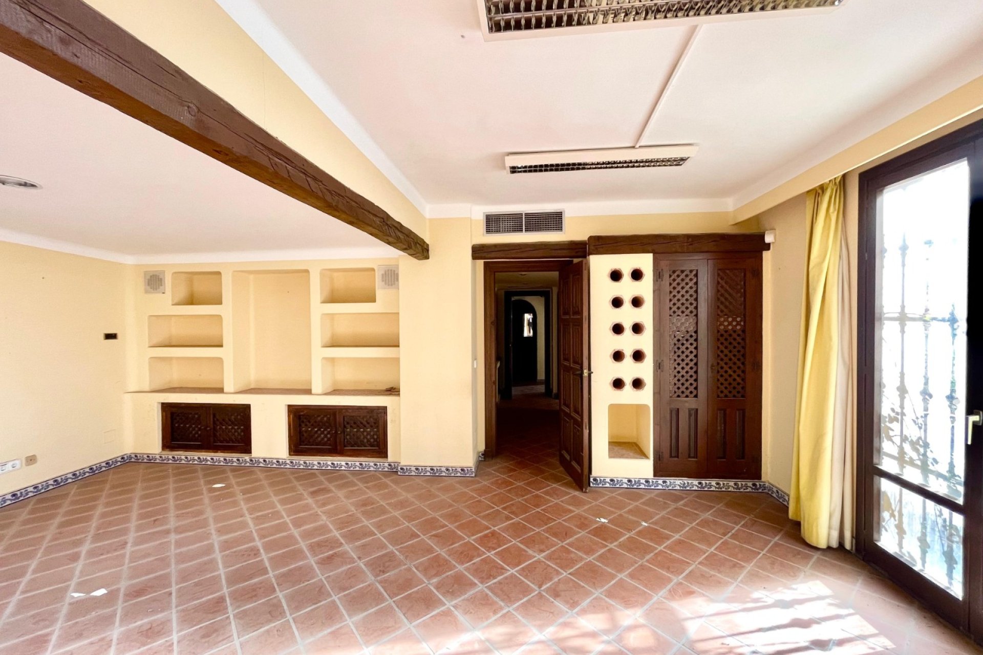 Resale - Commercial -
Torrevieja - Playa Los Locos